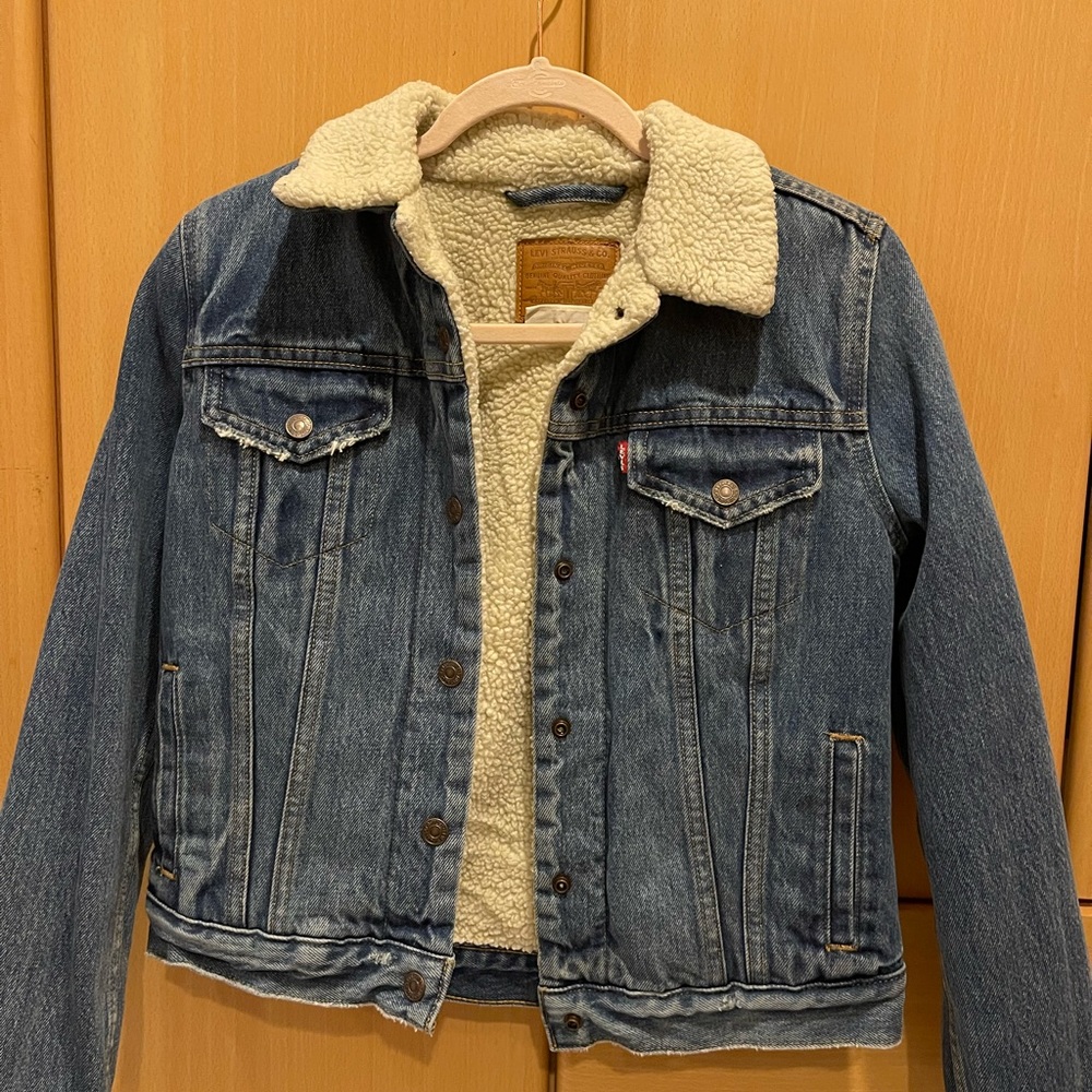 levi’s sherpa trucker jacket♡
